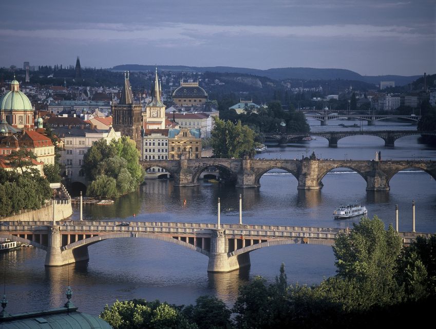 Prague: 3-hour Evening River Cruise with Dinner - Who will enjoy this cruise most