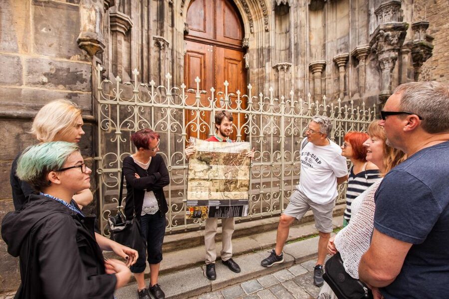 Prague: 6-Hour City Tour including Cruise and Lunch - Starting behind Týn Cathedral in Old Town