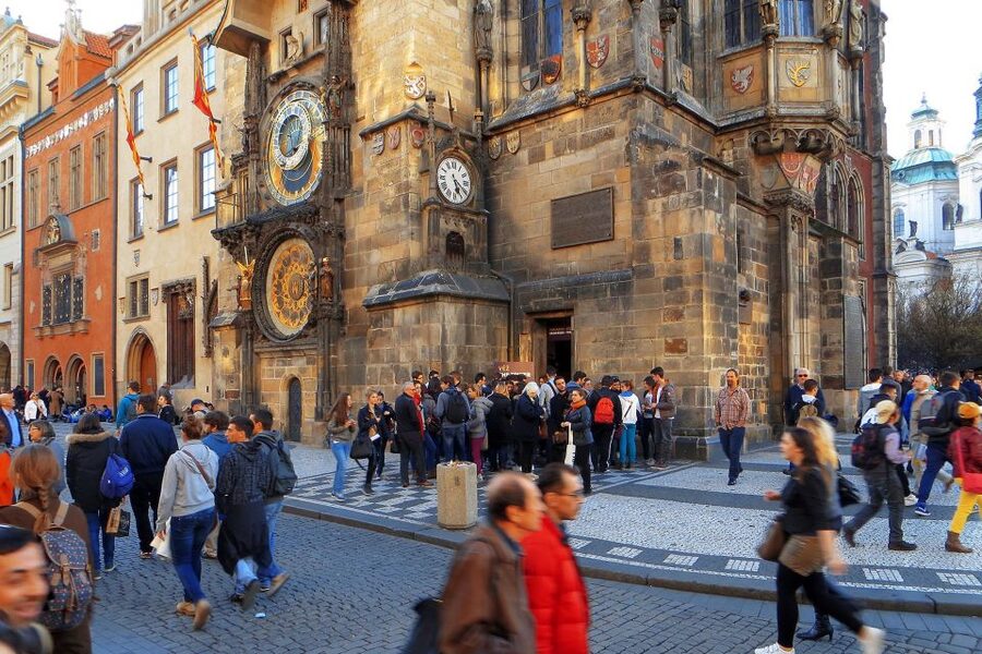 Prague: 6-Hour City Tour including Cruise and Lunch - A Czech lunch before the river