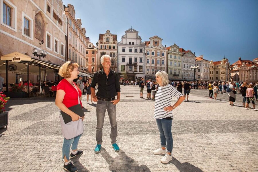 Prague: 6-Hour City Tour including Cruise and Lunch - Taking the tram up to Prague Castle