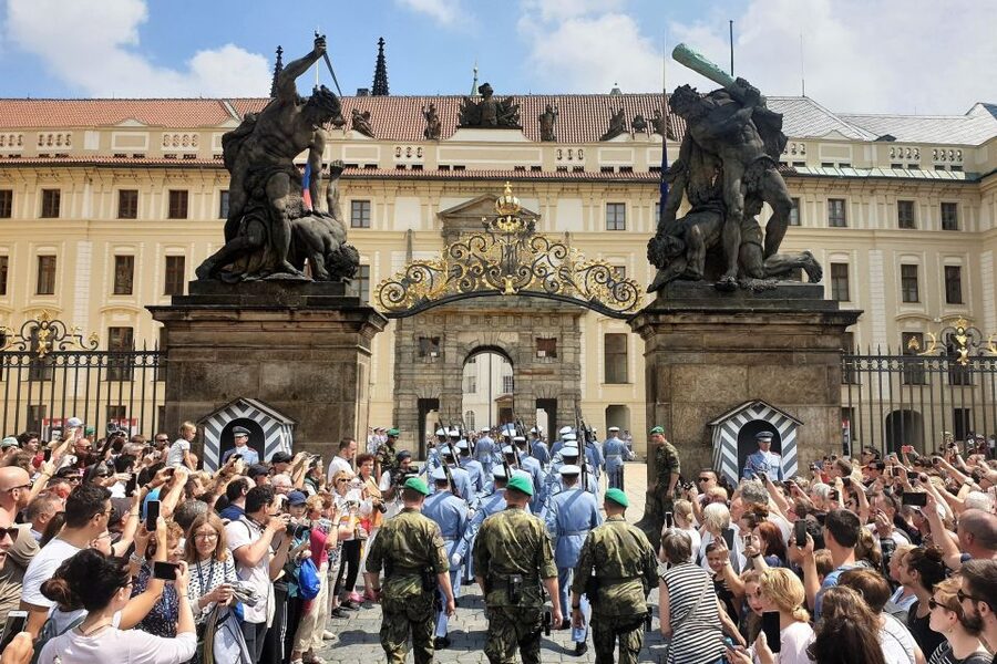 Prague: 6-Hour Tour with River Boat Cruise and Lunch - Hradčany and the Prague Castle Complex