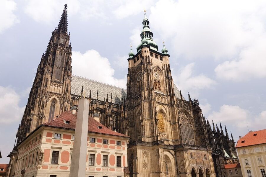 Prague: 6-Hour Tour with River Boat Cruise and Lunch - Seeing Prague From the Vltava