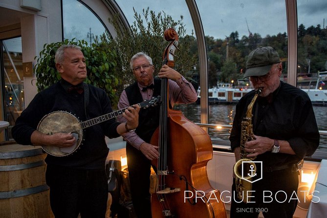 Prague Boats 3-hour Dinner Cruise - The buffet: good variety, uneven heat