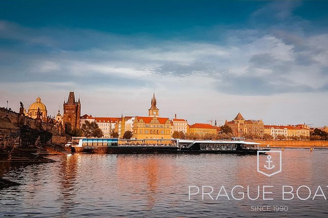 Prague Boats 3-hours Crystal Dinner Cruise - Dinner: plenty of choice, uneven details
