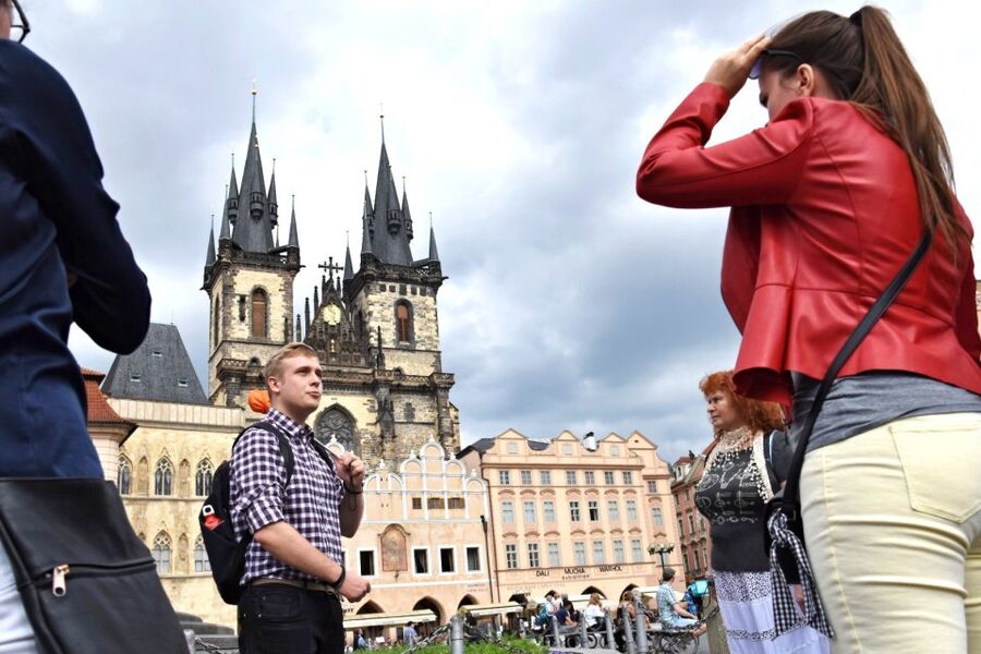 Prague: Castle and Jewish Quarter Tour with Cruise and Lunch - The Vltava cruise offers familiar sights from below