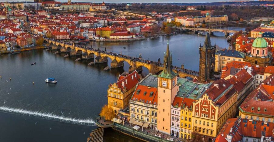 Prague: Castle and Jewish Quarter Tour with Cruise and Lunch - Guide quality makes the biggest difference