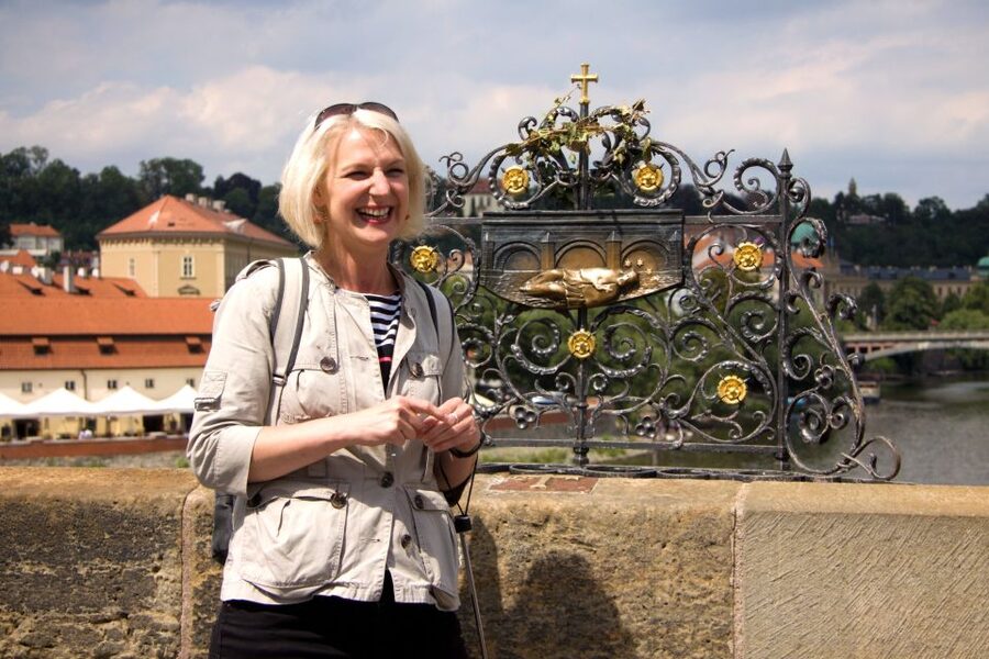 Prague: Castle and Jewish Quarter Tour with Cruise and Lunch - Taking the tram up to Prague Castle