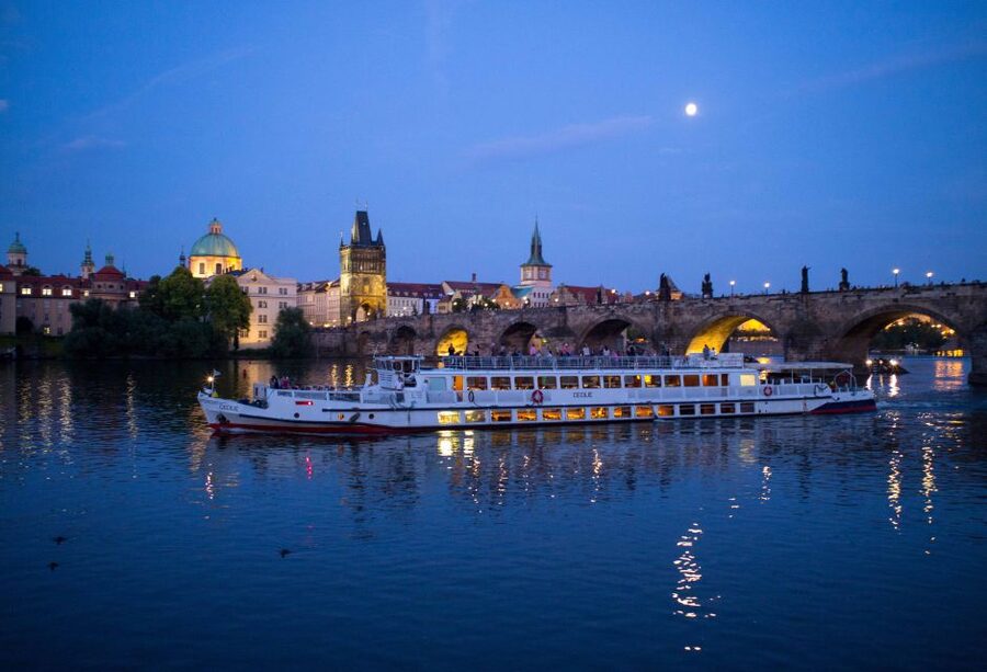 Prague: City Tour and Dinner Cruise with Hotel Pickup - Music, atmosphere, and the evening pace