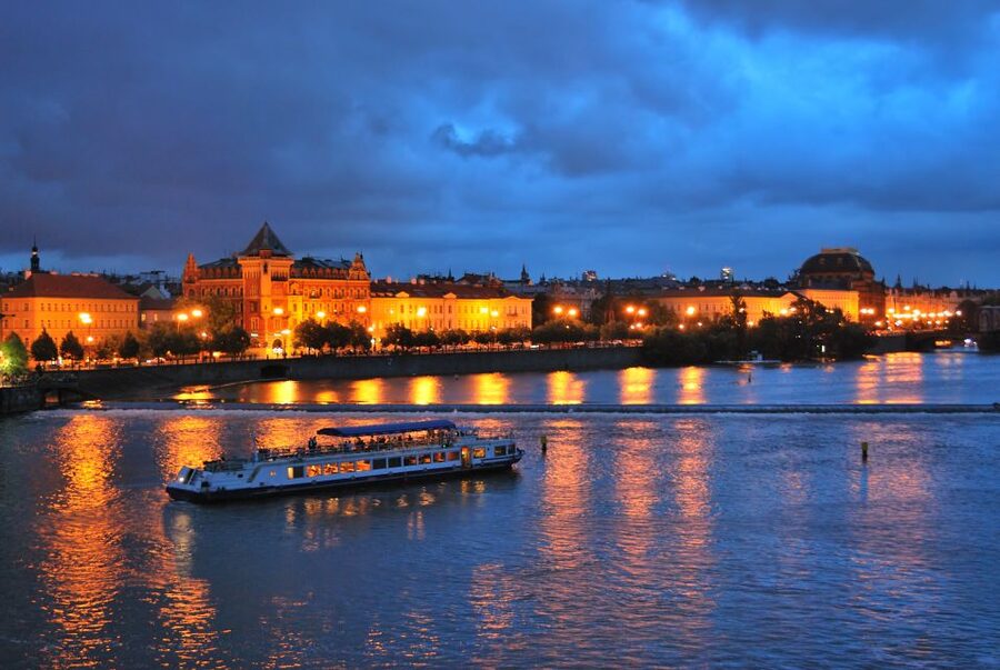 Prague: City Tour and Dinner Cruise with Hotel Pickup - Is the $109 price fair?