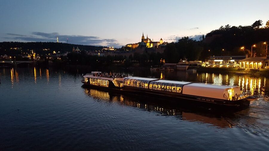 Prague: City Tour and Dinner Cruise with Hotel Pickup - Who should book this evening?