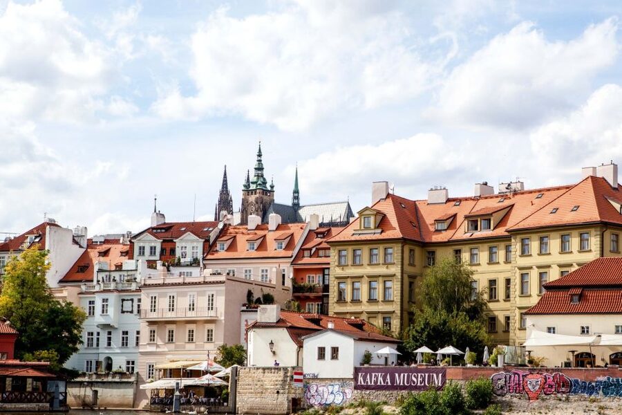 Prague: Full-Day Sightseeing Tour with Cruise and Lunch - A seven-hour route that gives you Prague’s big picture