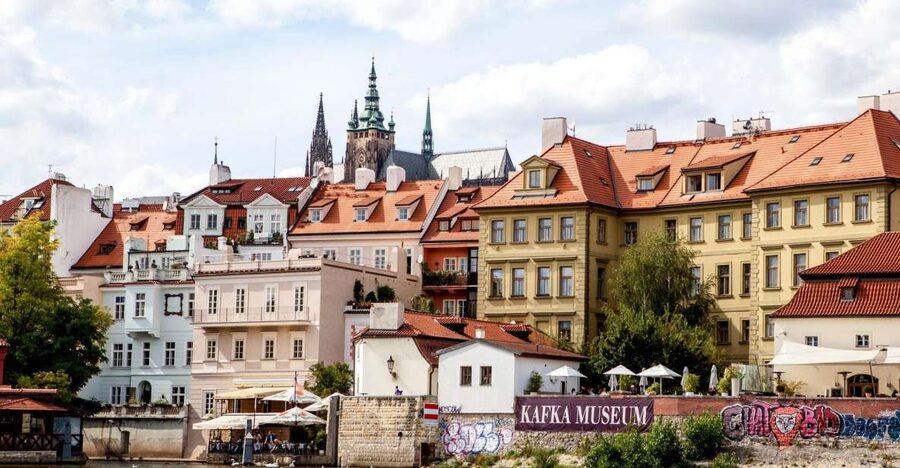 Prague: Full-Day Sightseeing Tour with Cruise and Lunch - What the $68 price really covers