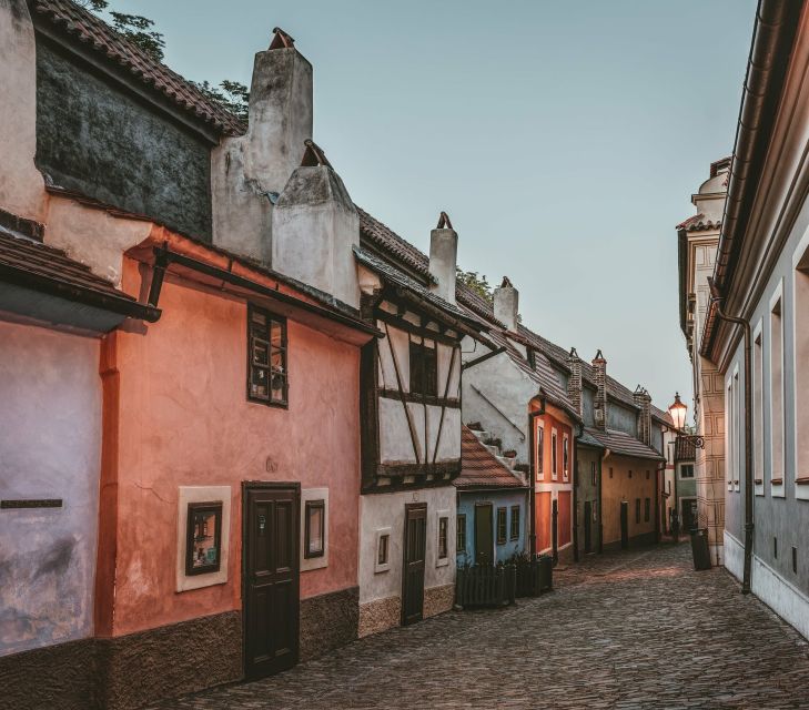 Prague: Full-Day Sightseeing Tour with Cruise and Lunch - Saint Vitus Cathedral and castle stories need a good guide