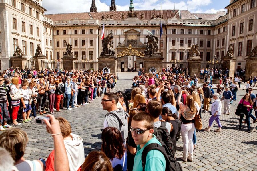 Prague: Full-Day Sightseeing Tour with Cruise and Lunch - Charles Bridge links the castle and the old city