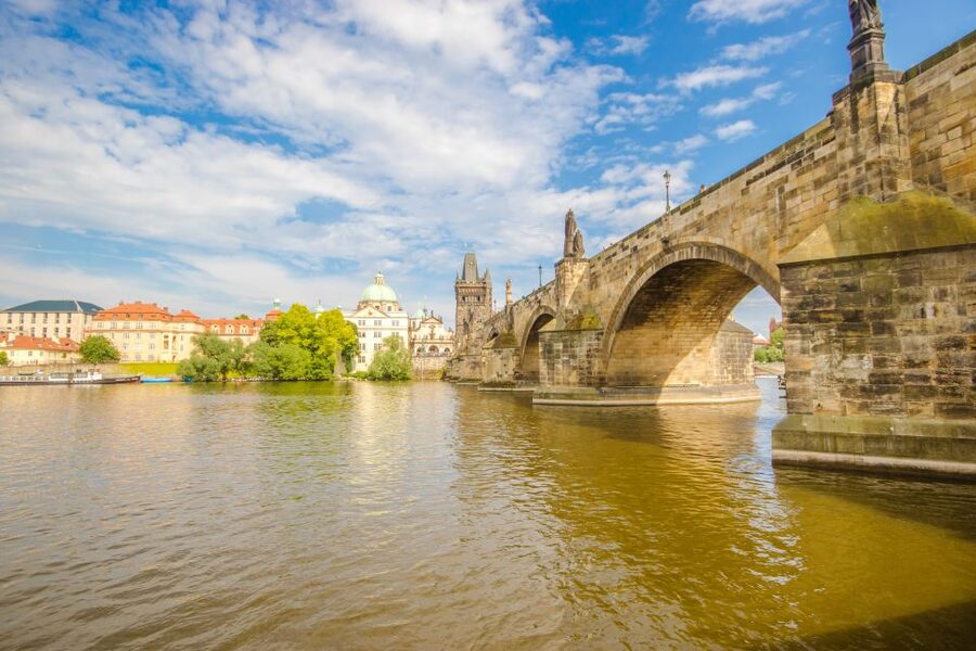 Prague: Guided Bus & Walking Tour with River Cruise & Lunch - Key points to know before booking