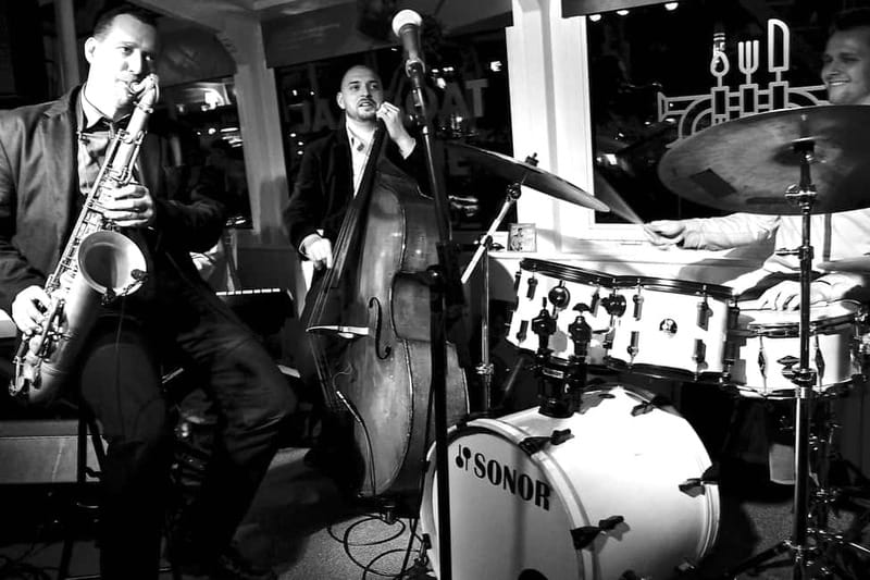 Prague: Jazz Boat Popular Live Jazz Dinner Cruise - Boarding at ponton 18