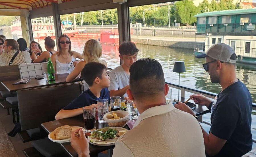 Prague: Lunch Cruise on the Vltava with 3-Course Menu - Planning tips for a smoother lunch