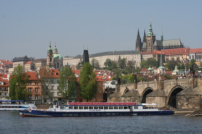 Prague: Sightseeing Boat Cruise with Buffet Dinner - Rudolfinum and the old city riverfront