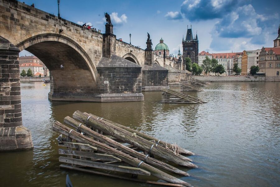 Prague: Vltava River Evening Dinner Cruise - Old Town and Prague Castle after dark