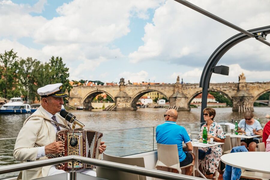 Prague: Vltava River Lunch Cruise in an Open-Top Glass Boat - Prague Castle, Kampa Island, and the historic center