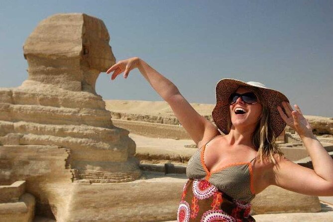 Private Day Tour to Giza Pyramids, Sphinx & Saqqara + Luxury Nile Dinner Cruise - Lunch keeps the ancient-sites portion practical