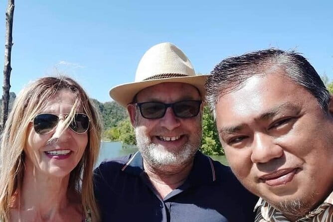 Private Tg Rhu Mangrove Forest Boat Tour With Lunch on A Floating Restaurant - Choosing between a shared boat and a private boat