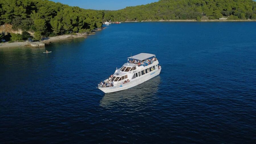 Pula: Brijuni Dolphins Sunset Cruise with Dinner and Drinks - Dinner with an Istrian flavor