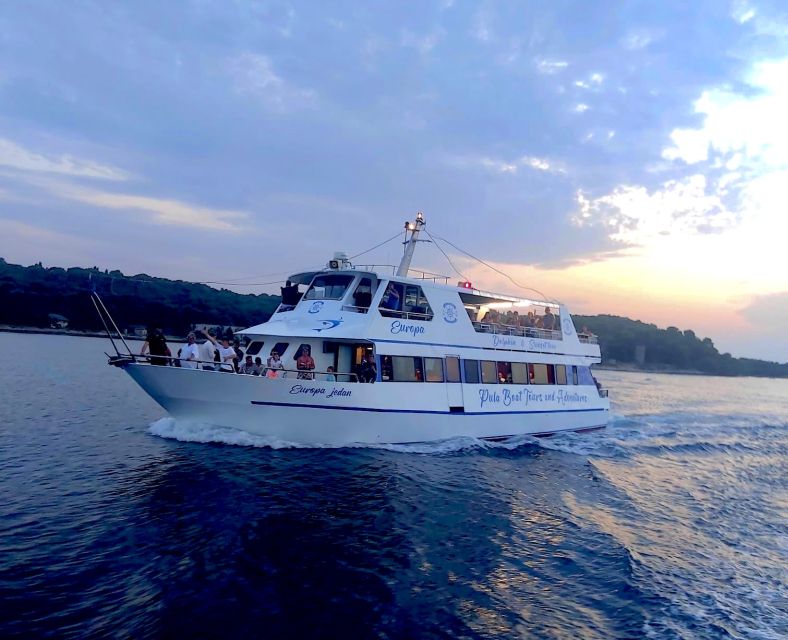 Pula: Brijuni Sunset Dolphin Cruise with Dinner & Drinks - Cruising toward all 14 Brijuni islands