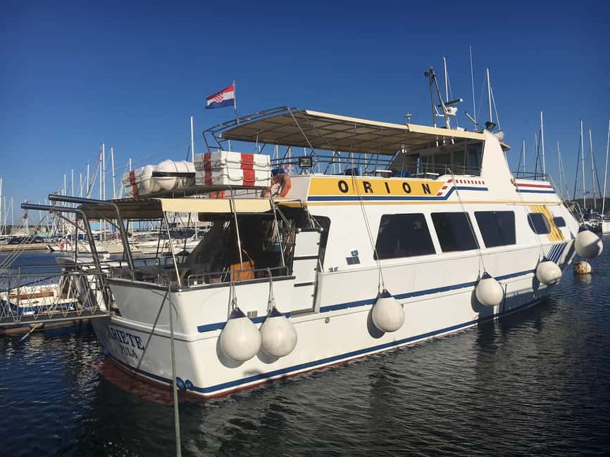 Pula: Dolphin Watching Sunset Cruise with Dinner & Drinks - Why this three-hour cruise works so well