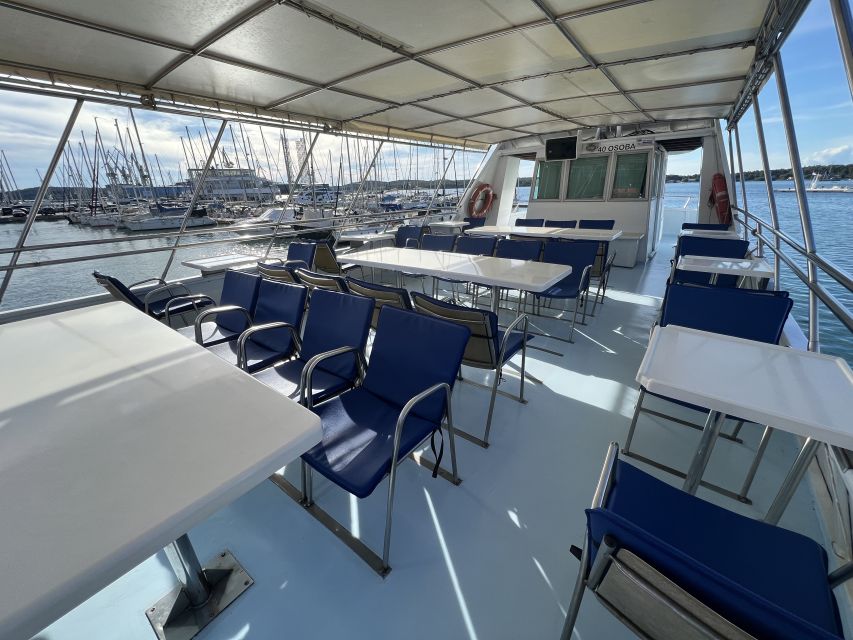 Pula: Dolphin Watching Sunset Cruise with Dinner & Drinks - Sunset views and the return to Pula