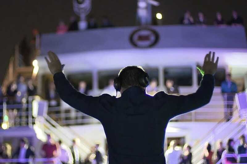 Québec City: Evening Cruise with Live DJ - Rain, comfort, and practical details