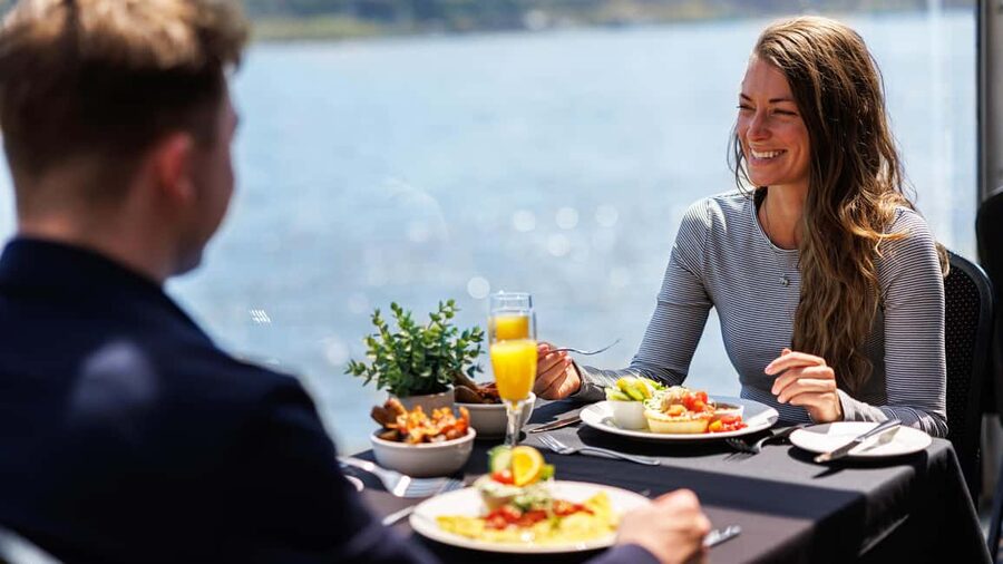 Québec City: Weekend River Brunch Cruise - The one-hour brunch: hearty Québec flavors