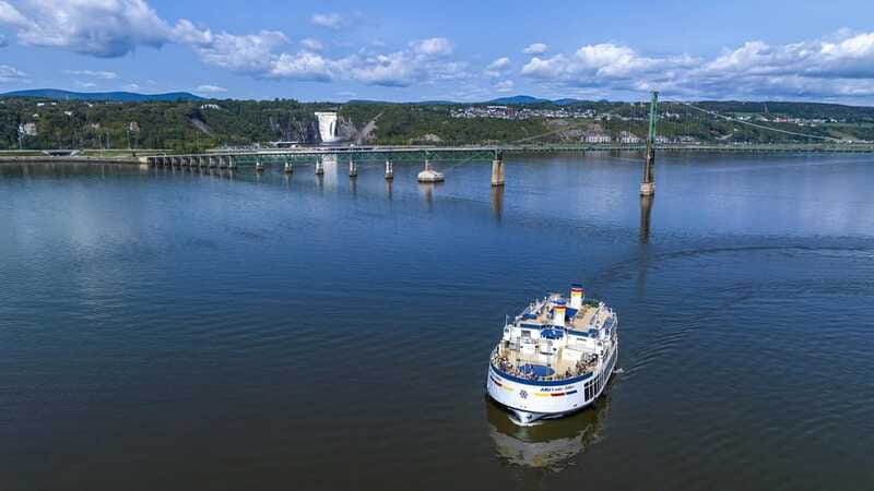 Québec City: Weekend River Brunch Cruise - Choosing between indoor comfort and open-air views