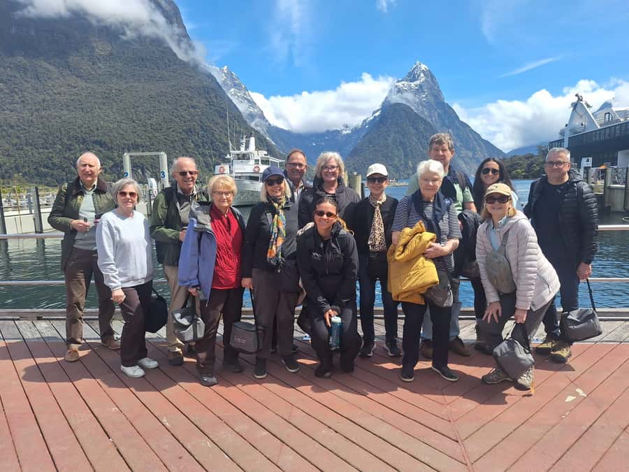 Queenstown: Milford Sound Small-Group Tour w Cruise & Lunch - Lake Wakatipu and the Devil’s Staircase