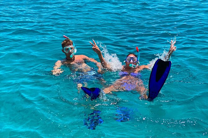 Rethymno Catamaran Cruise: Healthy Lunch & Open Bar - Space, comfort, and onboard facilities