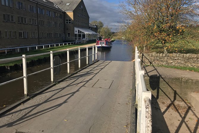 Roast Dinner Cruise - A three-hour canal ride with a roast at the center