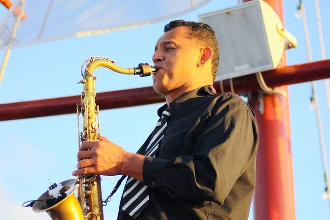 Romantic Sunset Dinner Cruise in Cancun with Open Bar - Open Bar, Wine, and Live Music
