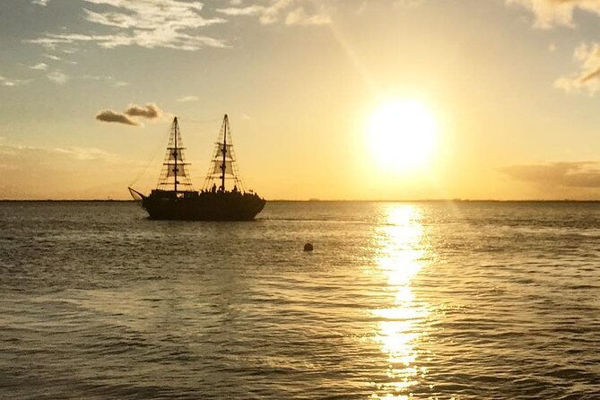 Romantic Sunset Dinner Cruise in Cancun with Open Bar - Sunset Views and the Best Departure Time