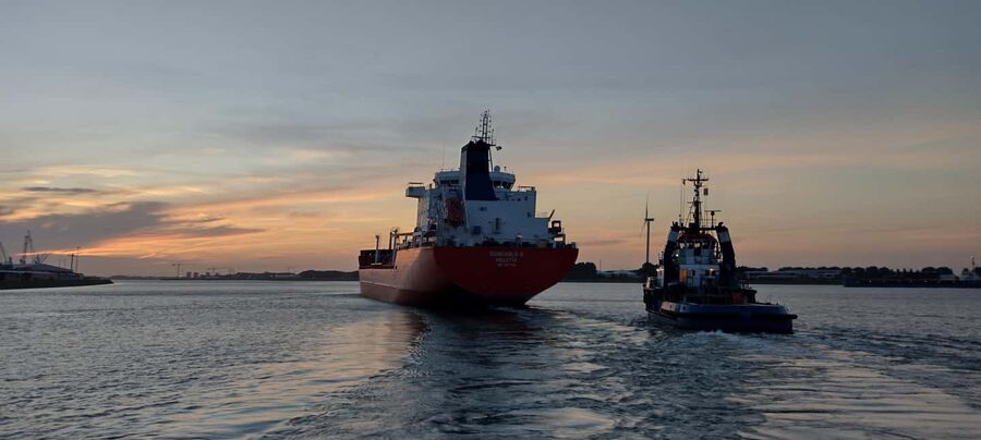 Rotterdam: Summer Evening Cruise with Live Entertainment - A summer evening begins at the WereldMuseum