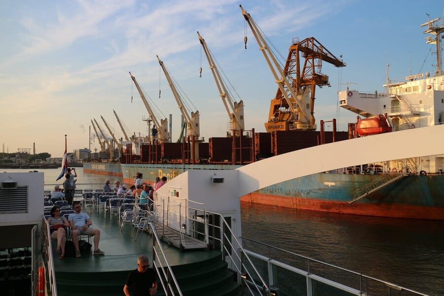 Rotterdam: Summer Evening Cruise with Live Entertainment - The atmosphere matters more than a checklist
