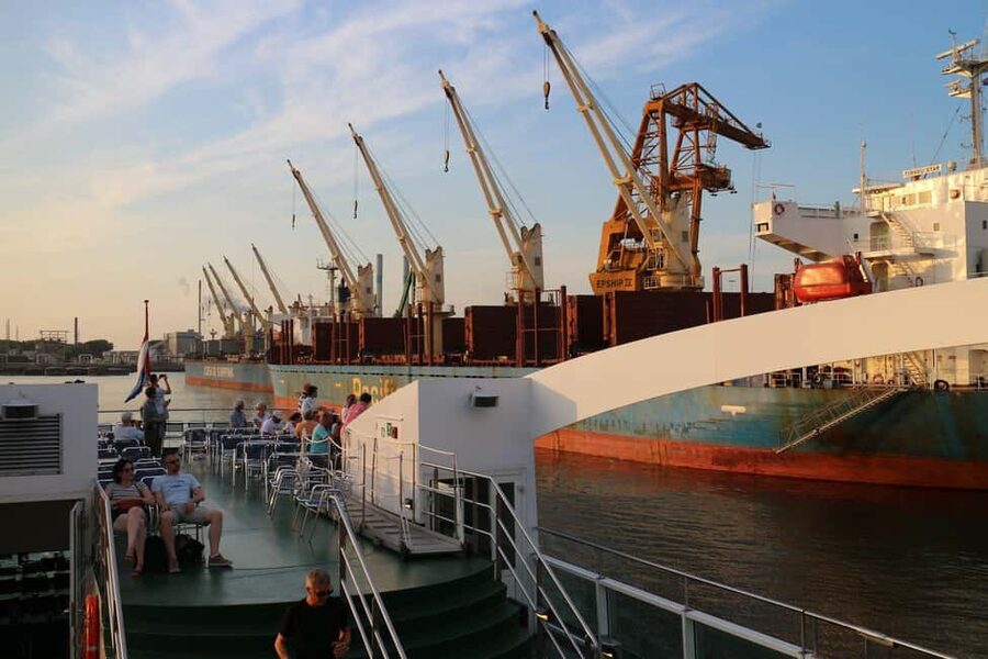 Rotterdam: Summer Evening Cruise with Live Entertainment - Latin music sets the evening’s pace