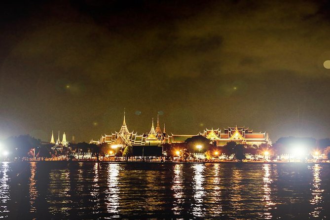 Saffron Luxury Dinner Cruise: A Journey on the River of Kings - The Chao Phraya route, from modern ICONSIAM to old river landmarks