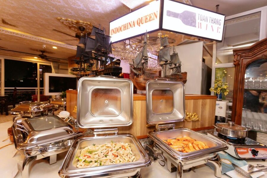 Saigon River Dinner on Cruise with Buffet and live music - Why the small group and transfers matter