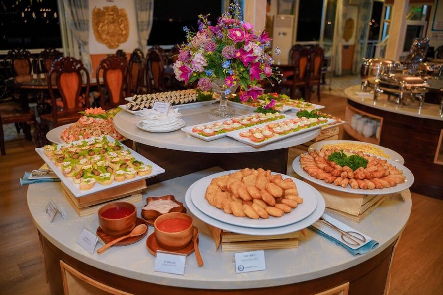 Saigon River Dinner on Cruise with Buffet and live music - Useful booking details before you pay