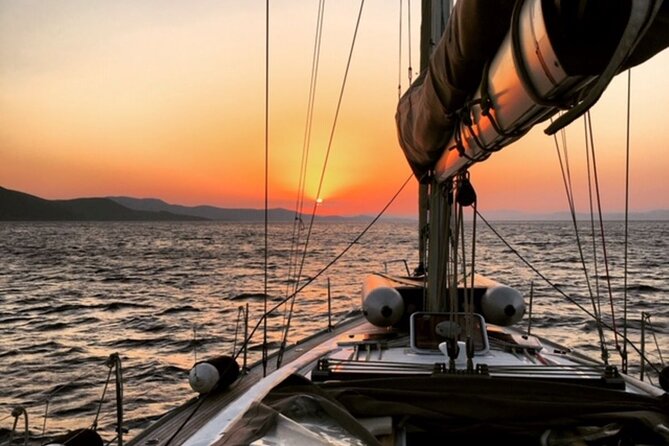 Sailsational Luxury Santorini Catamaran Sunset Cruise with Dinner - Why a Santorini sunset cruise works so well
