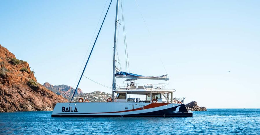 Saint-Raphaël: Day Cruise with Meal to the Lérins Islands - Leaving Saint-Raphaël for the Estérel coast