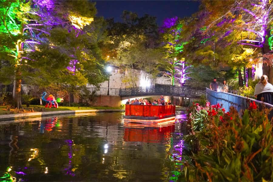 San Antonio Premium Night Driving Tour with Dinner & Cruise - Cruising the River Walk for 35 to 40 minutes