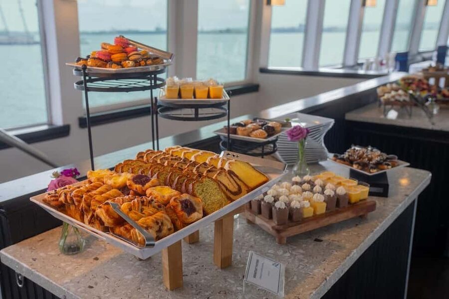 San Diego: City Cruises Buffet Breakfast and Brunch Cruise - Champagne, sparkling cider, and table service