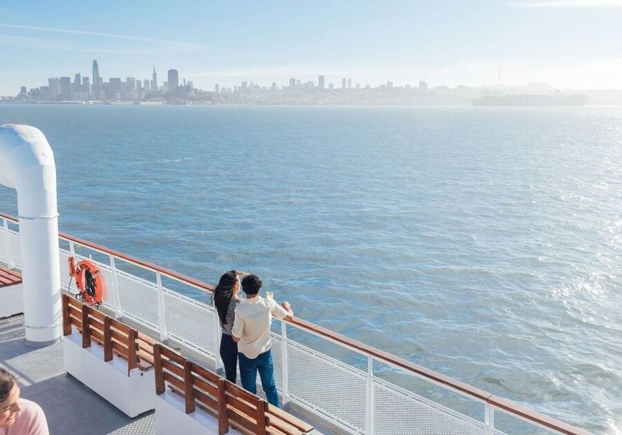 San Francisco: Christmas Day Buffet Brunch or Dinner Cruise - Key points to know before booking