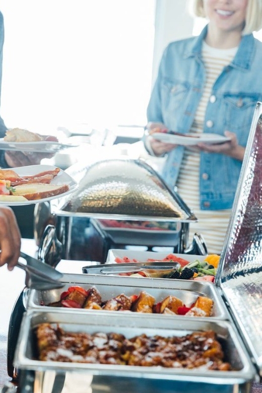 San Francisco: Christmas Day Buffet Brunch or Dinner Cruise - Choosing between the Christmas brunch and dinner